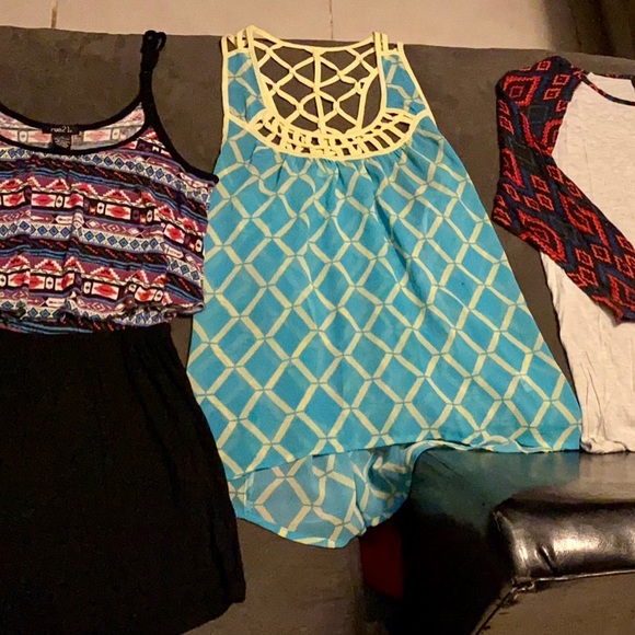 Cute top - Picture 2 of 2